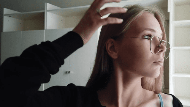 Cô nữ sinh kính cận quyến rũ - gmunutar.sbs