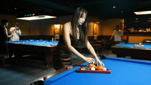 ED-39 - Trải nghiệm em gái làm quán bi-a bím hồng - gmunutar.sbs