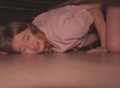 Chịch nát lồn chị kế đang mắc kệt dưới gầm giường - gmunutar.sbs