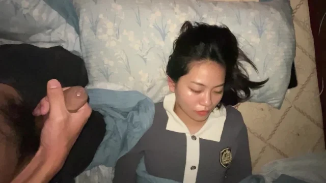 Lén lút vào phòng em lúc ngủ mà chỉ dám đứng quay tay bắn tinh lên tóc em - gmunutar.sbs